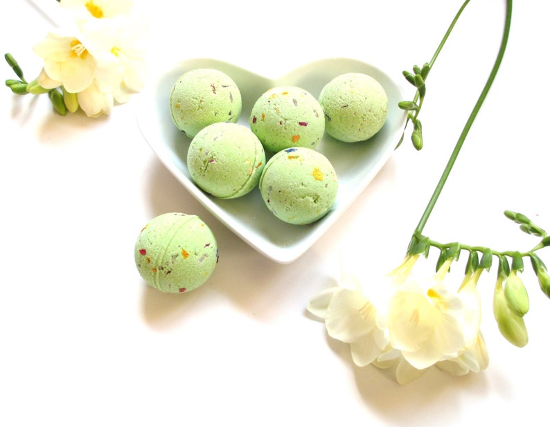 Summer Garden Party Petite Bath Bombs Box of 6 image 3