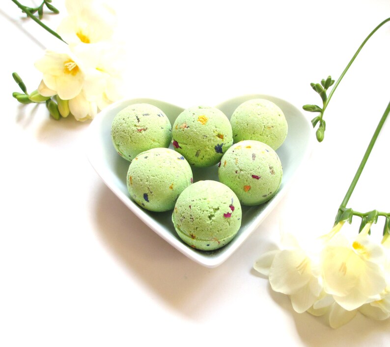 Summer Garden Party Petite Bath Bombs Box of 6 image 2