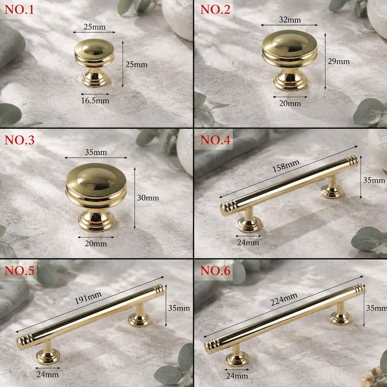 K&ouml;nnte beinhalten: Eine Sammlung von sechs goldfarbenen Schrankbeschl&auml;gen aus Metall. Drei sind runde Kn&ouml;pfe mit verschiedenen Ma&szlig;en: 25mm mal 25mm, 32mm mal 29mm und 35mm mal 30mm. Drei sind Stangengriffe mit L&auml;ngen von 158mm, 191mm und 224mm bei 35mm H&ouml;he.