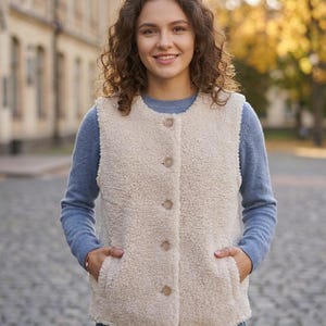 Krämfärgad sherpaväst i vintagestil, Esmara Borg fleeceväst, ärmlös jacka i konstskinnsimitation i cottagecore, teddytopp i lager-på-lager, storlek M