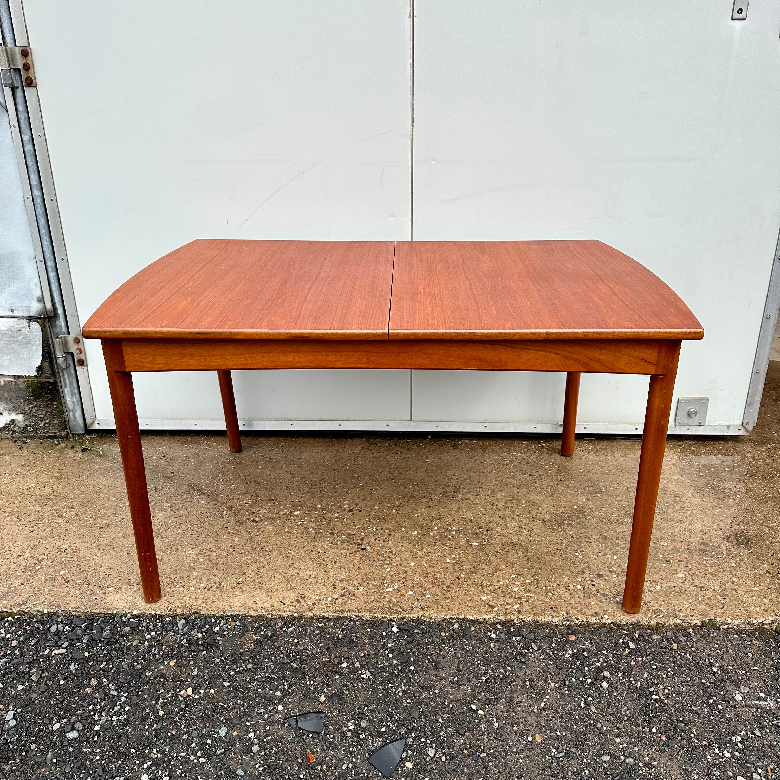 Beithcraft 2024 dining table