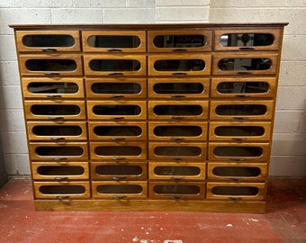 Haberdashery Cabinet in Oak with 32 Drawers 1930s