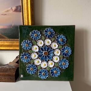 JIE Stor Keramik Väggplakett Dekor Aimo Nietosvouri Blommig Retro 30 cm