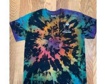 Camiseta tie-dye espiral reversa, camiseta colorida com tie-dye reversa, camiseta tie-dye espiral arco-íris. "Redemoinho"