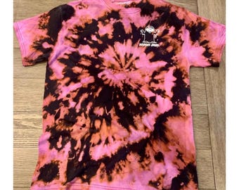 Camiseta espiral magenta com tingimento reverso