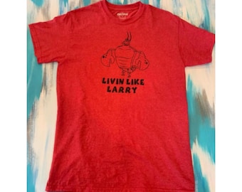 Camiseta Vivendo como Larry Lagosta Engraçada
