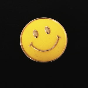 Beauclaire Yellow Moulded Buttons on Original Card Beauclaire Yellow Moulded Buttons on Original Card