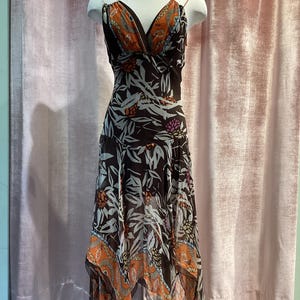 Vestido largo bohemio con pañuelo asimétrico floral de seda Y2K