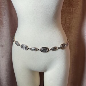 Vintage Silver Tone Link Belt With Oval Medallions - Etsy display picture 2