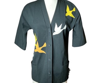 Blusa tipo cárdigan con botones y estampado de pájaros, diseño Deweese, vintage de los años 70