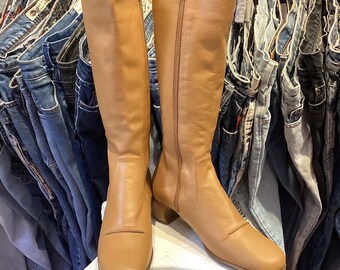 vintage Y2K Newport News Mod leather Low Heel Boots 8