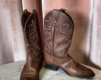 Vintage 1980’s classy brown time less leather western embroidered craftsmanship boots 6.5