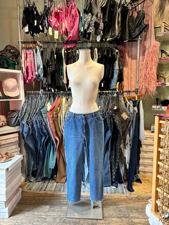 Vintage 80’s Liz wear high waisted jeans