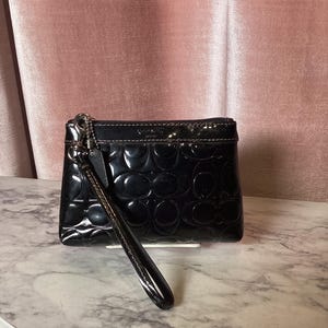 Bolso de mano vintage Coach Y2K de piel de charol con monograma