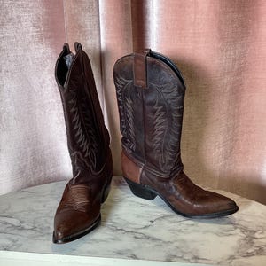 Vintage 90’s classy timeless leather Intricate stitching durable western cowboy boots 7/7.5