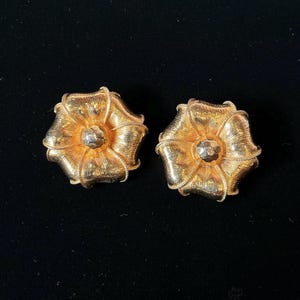 Vintage 1980s givenchy Paris gold plated chunky flower clip on earrings
