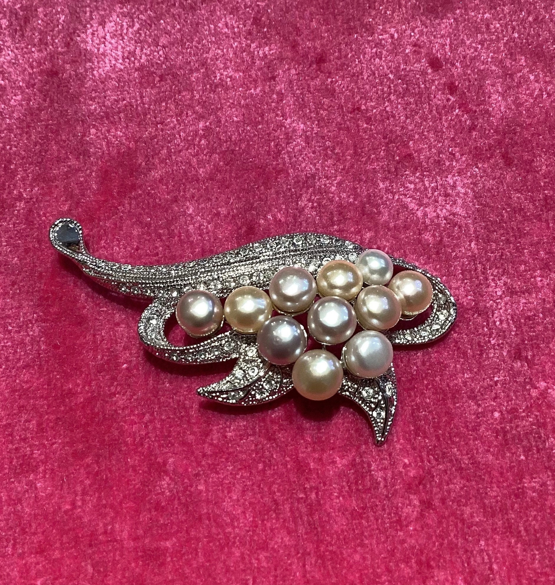 熱い販売 Vintage 80s Pearl Crystal Brooch Pin - Etsy その他