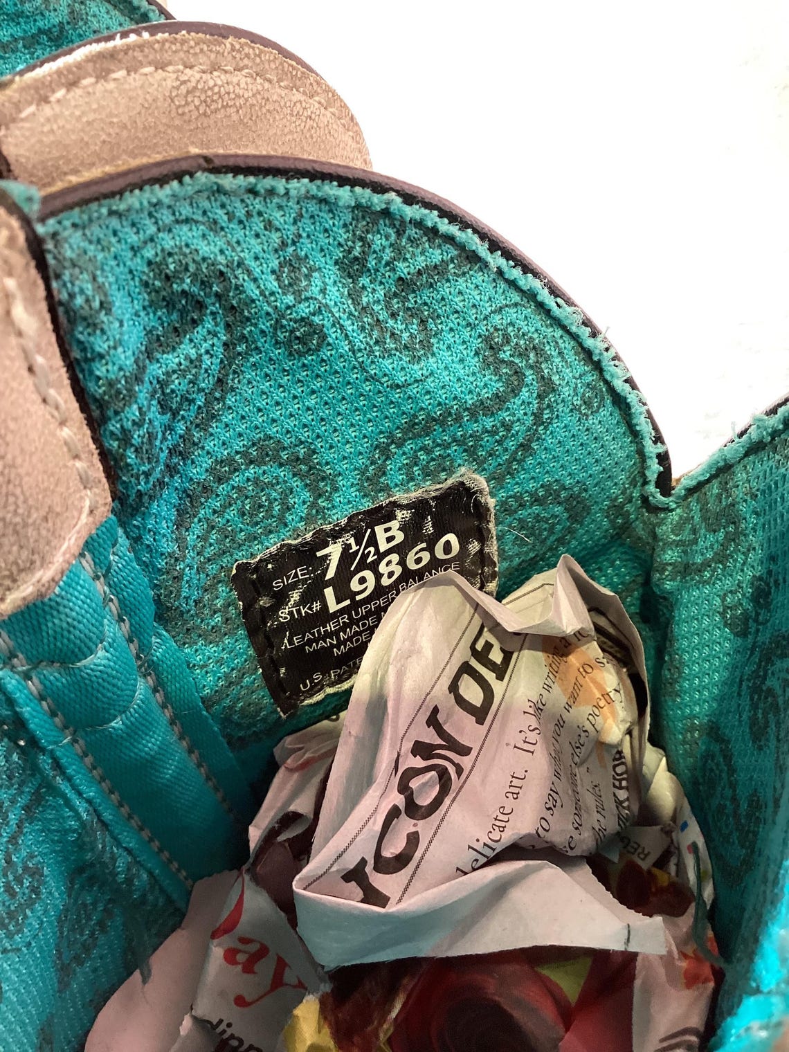 Vintage 90s Embroidered Cowgirl Boots: Retro Urban Chic, Size 7.5, foto 4 di 5