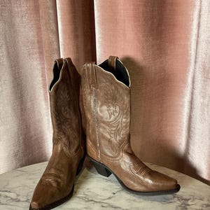 Vintage 1980’s brown time less leather western floral embroidered craftsmanship boots 7/7.5