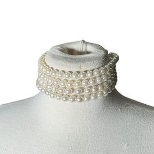 Vintage 1980’s spring pearl choker necklace