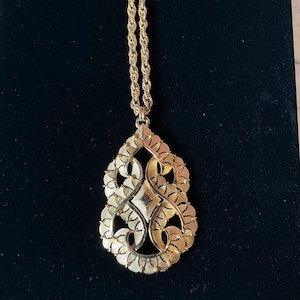Vintage 1960er Krone Trifari klobige Goldfarbe Anhänger Halskette