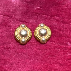 Vintage 1980s Large Pearl Clip on Earrings