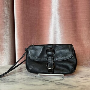 Mini bolso de mano con hebilla de cuero negro de Coach vintage Y2K