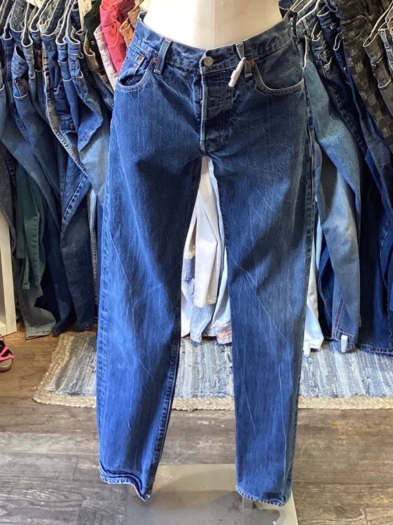 Vintage 501 Levi’s low rise medium wash dad jeans