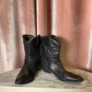 Vintage 1990’s chic black embroidered classic stitching western Ankle boots 9