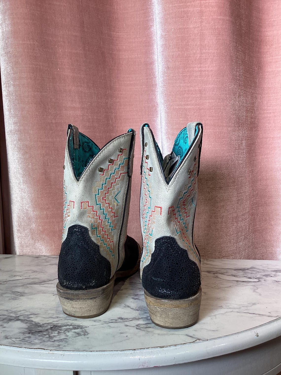 Vintage 90s Embroidered Cowgirl Boots: Retro Urban Chic, Size 7.5, foto 3 di 5
