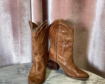 Vintage 1990’s western women heeled brown distressed leather boots 6.5
