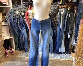 Jeansy vintage z niskim stanem i średnim spraniem, typu bootcut