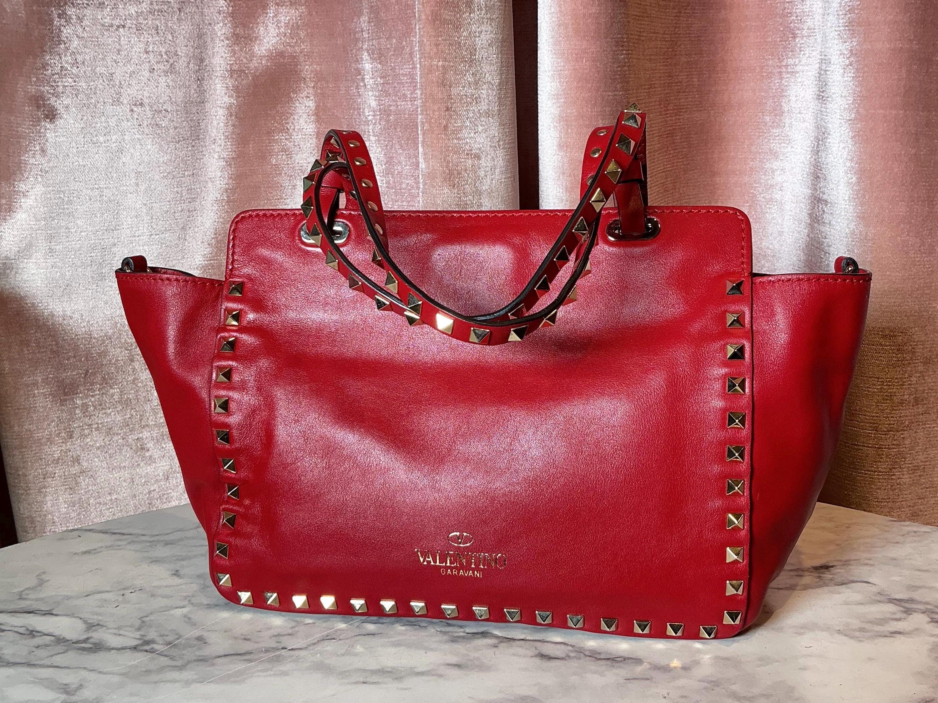 VALENTINO GARAVANI レッド トートバッグ Valentino Red Leather Rockstud Medium Hype Tote Bag