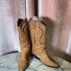 Vintage 1990’s tan leather floral embroidered redeo artisan crafted western boots 7