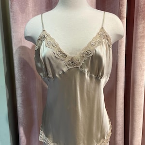 Blusa lencero con ribete de encaje estilo años 2000