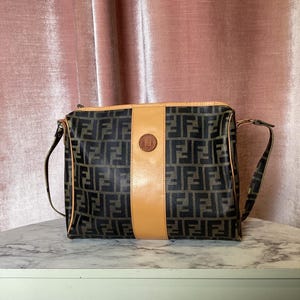 Bolso bandolera vintage con logo FENDI zucca ff de los años 80