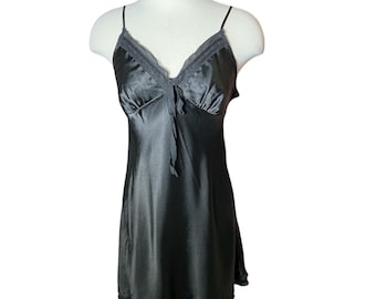 Vintage Y2K Victoria’s Secret Polyester Lace Trim Ruffle Black Cami Slip Nightie M