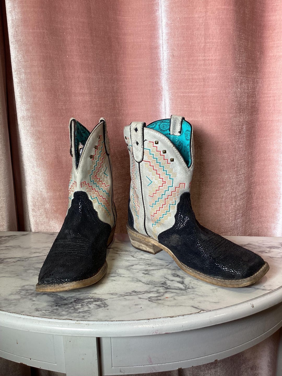 Vintage 90s Embroidered Cowgirl Boots: Retro Urban Chic, Size 7.5