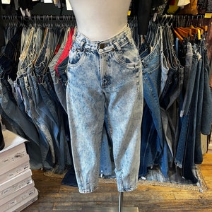 Vintage 80s Chic high rise acid wash back cinch mom jeans