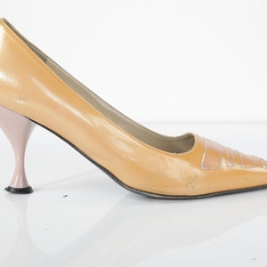 VTG 2000s HOLOGRAM PASTEL futuristische lakleren pumps met spitse neus 9,5 40