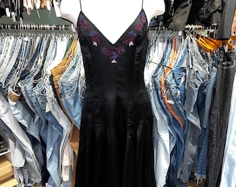 Vintage y2k Betsy Johnson embroidered dress