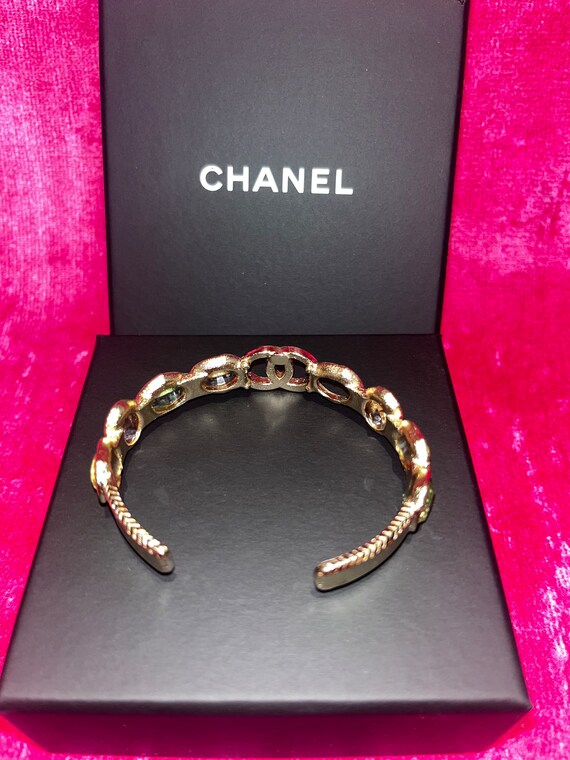 Vintage CHANEL CHAIN Gold Plated stone Cuff Brace… - image 3