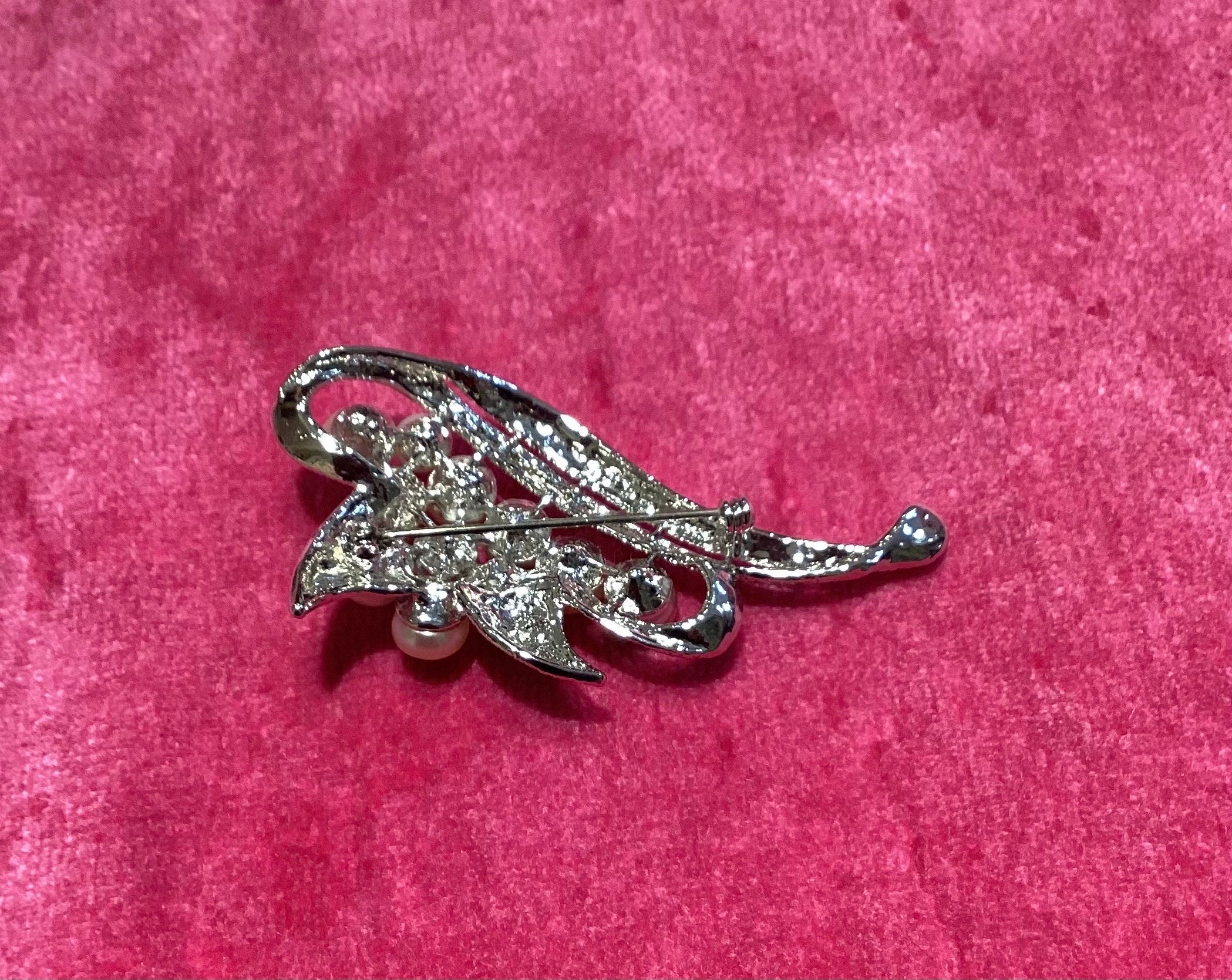 Vintage 80s Pearl Crystal Brooch Pin - Etsy