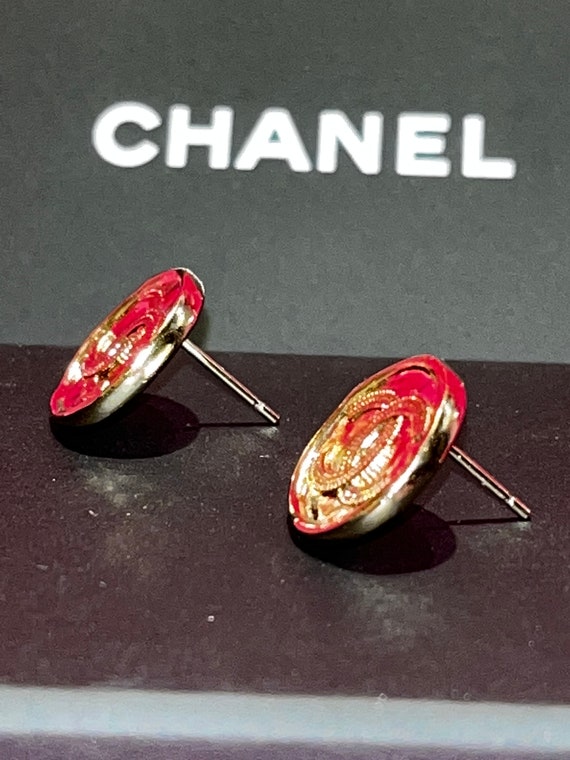 Chanel hammered coin CC Logo Gold Post Earrings - image 3
