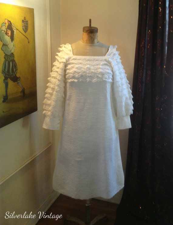 Gorgeous TACHI CASTILLO Vintage white pin-tuck and