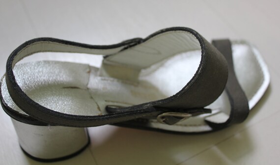 1960s Gray and Silver Suede Sandals | Vintage Dea… - image 5