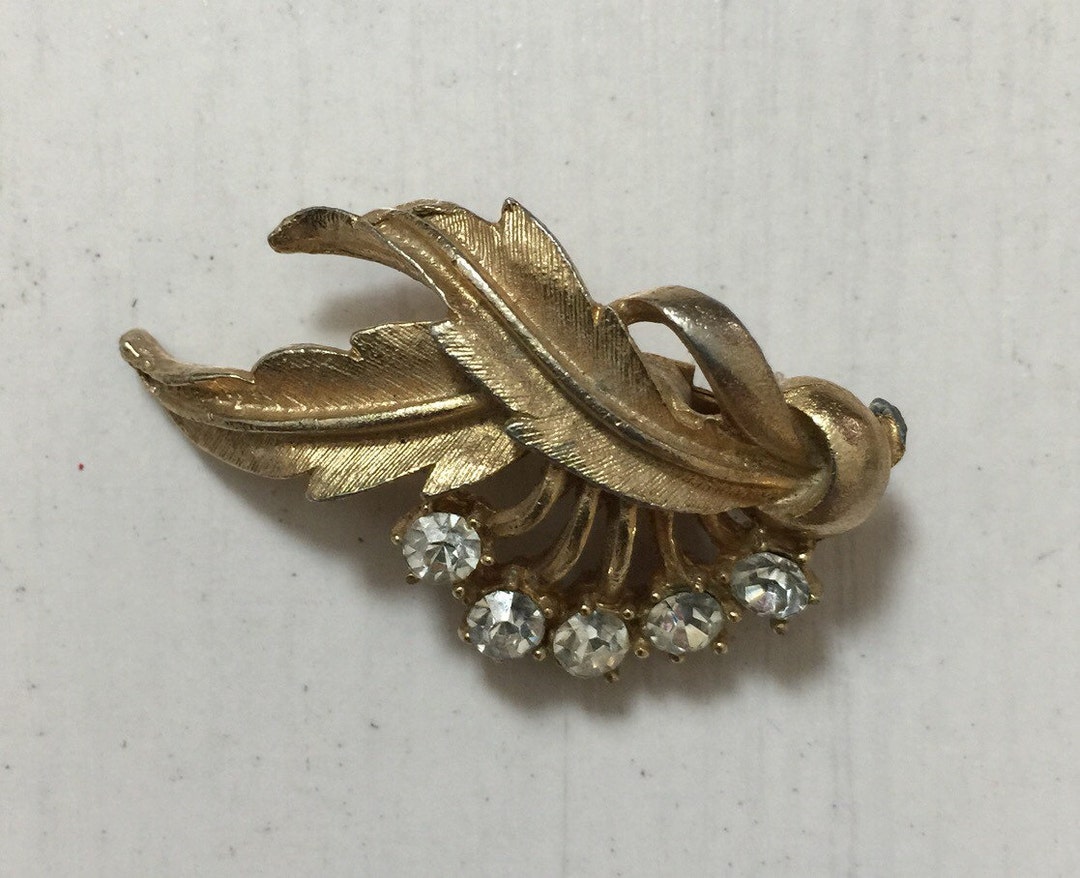 1950s Gold Tone Brooch With Feathers and Rhinestones Vintage - Etsy