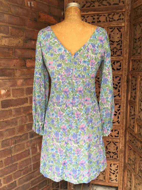 1960s Cotton Floral Mini Dress with Ruffled Sleev… - image 5