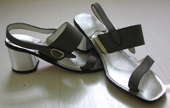 1960s Gray and Silver Suede Sandals | Vintage Dea… - image 4