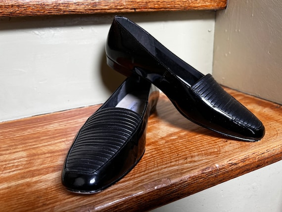 1980s Liz Claiborne Black Patent Leather Flats - image 1